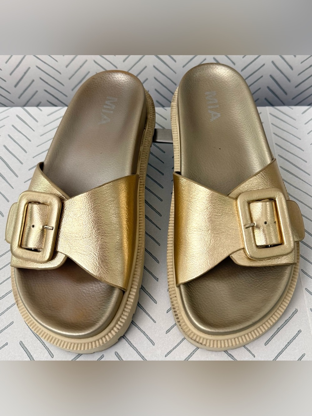 MIA Jolia GOLD Metallic Adjustable Buckle Slide Luxe Sandals EXTREME Comfort 7